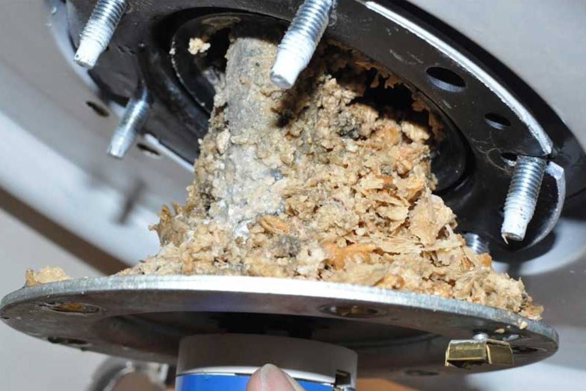 L'accumulation de calcaire au fond de la cuve réduit l'efficacité de la résistance